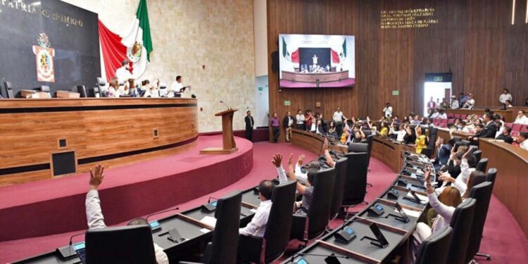 Buscan eliminar la figura de la representación plurinominal en los congresos locales y federales.