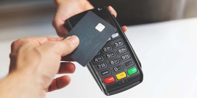 Cada vez más comercios, sobre todo pequeños, aceptan pagos con tarjeta en el país.