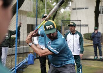 El oaxaqueño Vinicio Castilla es el máximo jonronero mexicano en Grandes Ligas.