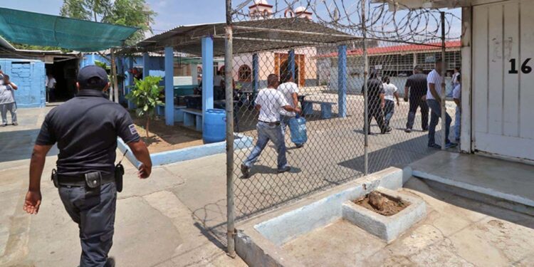 Foto: Archivo El Imparcial – ilustrativa // En los nueve Ceresos con los que cuenta el estado de Oaxaca se cuenta con 4 mil 208 espacios disponibles.