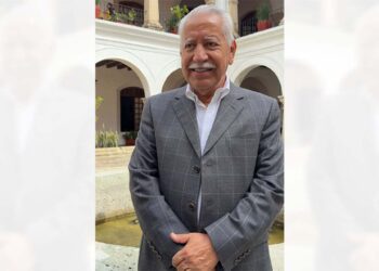 Foto: Ayuntamiento de Oaxaca de Juárez // El ingeniero Jorge Alberto Bueno Sánchez rindió protesta ante el presidente municipal Raymundo Chagoya, al ser ratificado como cronista de la ciudad de Oaxaca de Juárez.