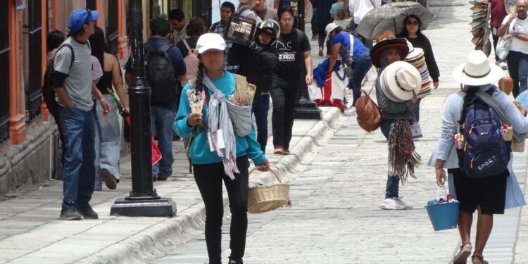 Foto: Adrián Gaytán // En el mercado laboral oaxaqueño más de 4 de cada 5 trabajadores se ganan la vida en el mercado laboral informal.