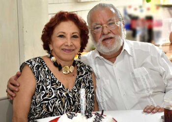 Fotos: Rubén Morales // Tatis estuvo acompañada en todo momento de su compañero de vida, el Lic. César Bolaños Cacho.