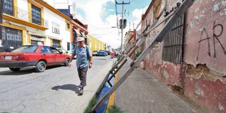 Fotos: Adrián Gaytán // Inmueble en mal estado en la calle Victoria.