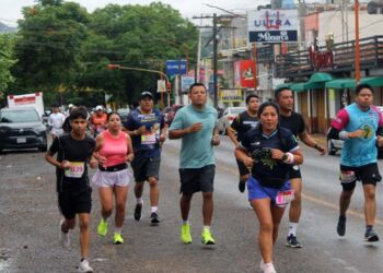 La tradicional carrera “Vive 8km” recorrió las principales avenidas.