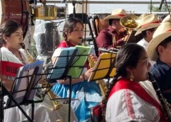 Foto: Captura de pantalla // La Delegación Migrante está compuesta por más de 40 músicos y participó en el desfile de delegaciones y en la primera edición del Lunes del Cerro.