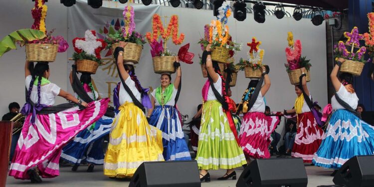 Foto: cortesía // La fiesta de los Lunes del Cerro en Los Ángeles fue la primera que se presentó del otro lado de la frontera.