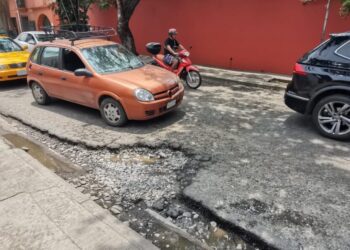 Fotos: Jesús Santiago // La gravedad de los baches en las calles de la ciudad de Oaxaca solo empeora con la temporada de lluvias.