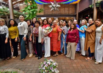 Fotos: Rubén Morales // Leticia Valencia, visiblemente emocionada, disfrutó de cada momento junto a sus queridas amigas.