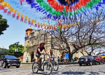 Foto: Adrián Gaytán // Los activistas explicaron que la turistificación no beneficia a los oaxaqueños, los recursos se quedan en manos de inversionistas.
