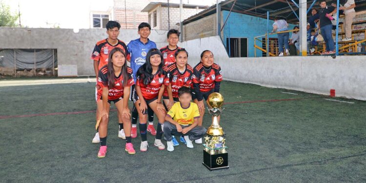 Fotos: Leobardo García Reyes // Panthers es el monarca del futbol mixto de Liga Galaxia.