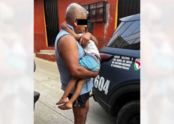 Por un descuido, el niño se salió de su domicilio y deambuló en las calles.