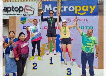 Podio de vencedores de la rama femenil