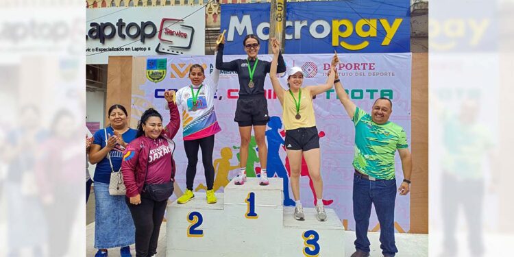 Podio de vencedores de la rama femenil