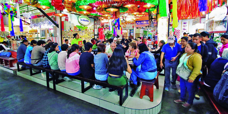 Fotos: archivo // Quienes ganan salario mínimo no pueden acceder a los menús de algunos mercados o restaurantes de la capital.