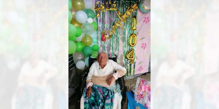 Doña Amalia González celebró sus 104 años de existencia con la mente lúcida.