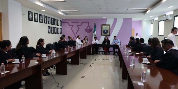 Foto: cortesía // El ministro presidente electo de la SCJN, Hugo Aguilar Ortiz, sostuvo un encuentro con magistradas y magistrados del Pleno del Tribunal Superior de Justicia del Estado.