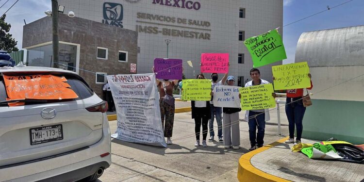 Exigen la entrega de insumos y medicamentos en unidades médicas