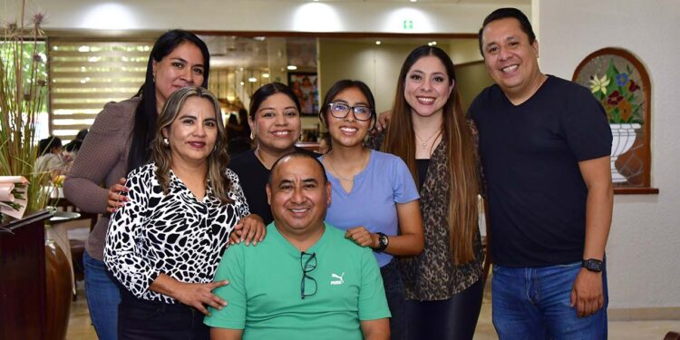 Fotos: cortesía // Francisco Sánchez celebró su cumpleaños en un restaurante de esta Verde Antequera, rodeado de sus seres queridos.