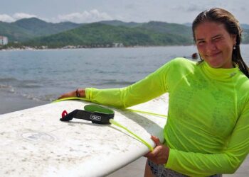 Maya Mateja, originaria de Puerto Escondido, se coronó Campeona Panamericana de Surf.