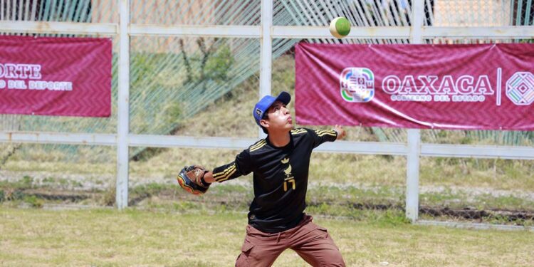 El fin de semana se realizó el Torneo de Pelota Mixteca en su modalidad de Esponja.