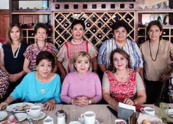 Fotos: Rubén Morales // La festejada estuvo junto a sus amigas, compartiendo risas y buenos deseos en un día especial.