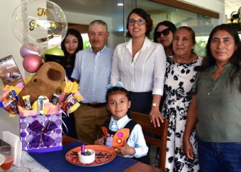 Foto: Rubén Morales // La pequeña Alice disfrutó de un grato momento acompañada de su familia.