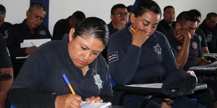 Los elementos de seguridad concluyeron sus cursos de profesionalización con éxito.