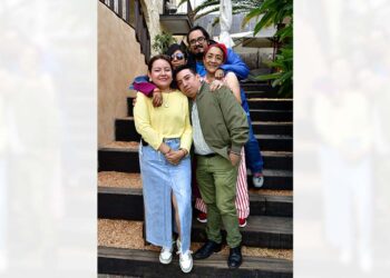 Foto: Rubén Morales // Los presentes compartieron anécdotas, risas y expresaron sus felicitaciones y buenos deseos para la festejada.