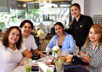 Fotos: Rubén Morales // Nora Patricia Guzmán, Axel Mejía, Emilia González Gris, Elisa González y Elisa Gris.