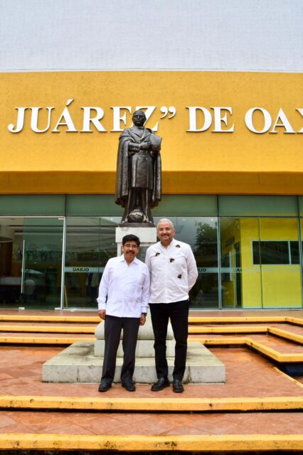 Llevamos a la UABJO en el corazón, dijo el Ministro.