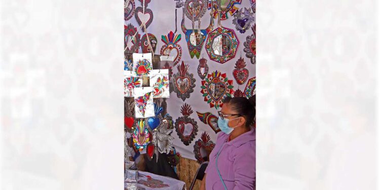 Artesanos oaxaqueños exigen que se les otorguen los mismos espacios que han ocupado durante años en el Centro Histórico