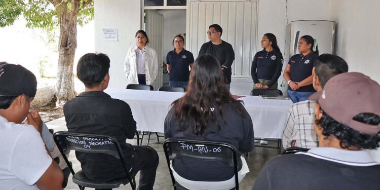 Jóvenes de Nochixtlán participaron en el curso “Reestructuración cognitiva para la modificación de pensamientos impulsivos”.