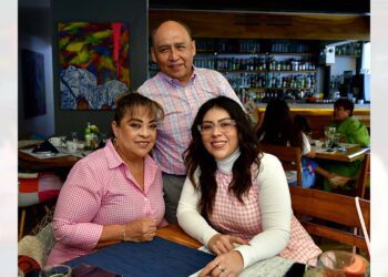 Fotos: Rubén Morales // Miguel Hernández y Mary Suárez le desearon lo mejor a su querida hija.