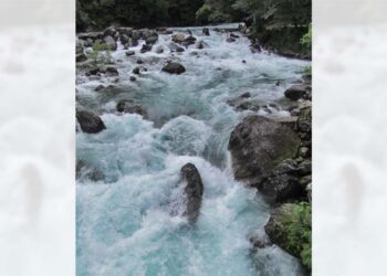 Las lluvias provocan el aumento del caudal de los ríos en la región.