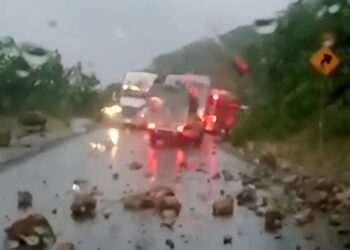 ¿Cómo afrontar los derrumbes en la Oaxaca–Istmo? Evitar tramo hasta hablar de limpieza