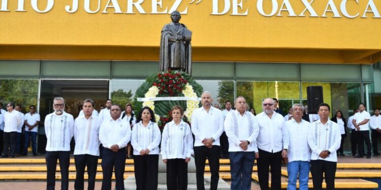 La UABJO conmemoró el CLIII Aniversario Luctuoso del Benemérito de las Américas, Don Benito Pablo Juárez García.