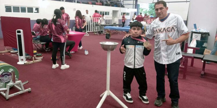 Acompañado de su padre Mario Avendaño, el deportista logró buenos resultados.