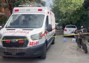 ¡Valiente pero herido! Policía se juega la vida y se enfrenta a ladrones; resulta herido de bala en la cabeza
