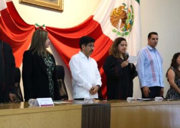 Foto: cortesía // Acompañada del ministro presidente electo Hugo Aguilar, el ministro Arístides Guerrero, y la ministra Yasmín Esquivel, de forma virtual, la magistrada presidenta del Poder Judicial del Estado, Berenice Ramírez presidió la ceremonia por el Día de la y el Abogado.