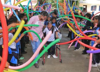 Fotos: Adrián Gaytán // Cálida despedida a las y los egresados de sexto grado, generación 2019-2025 de la primaria Resurgimiento.