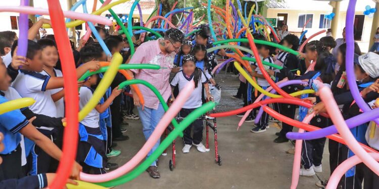Fotos: Adrián Gaytán // Cálida despedida a las y los egresados de sexto grado, generación 2019-2025 de la primaria Resurgimiento.