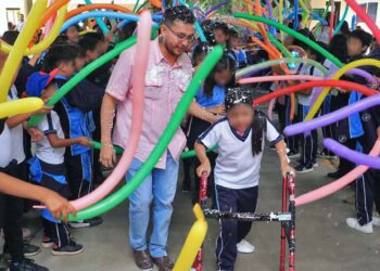 Foto: Adrián Gaytán // Con una despedida en grande para los egresados de sexto grado, clausuran el ciclo escolar 2024-2025, en la escuela primaria Resurgimiento de Reyes Etla.