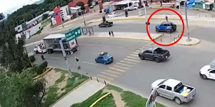 Foto: imagen del C4 // La Fiscalía del Estado, a través que las cámaras del C4, dio a conocer que los sicarios iniciaron una persecución contra Juan Yavhé Luis Villaseca, desde la Central de Abasto hasta el Parque del Amor, donde fue ejecutado junto con su familia.