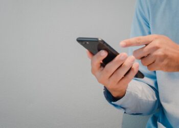 ¿Derecho a la desconexión digital en México? Iniciativa propone cerrar la llave a los mensajes fuera de horario