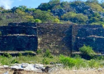 Guiengola, centro ceremonial zapoteco, abandonado y sin protección legal
