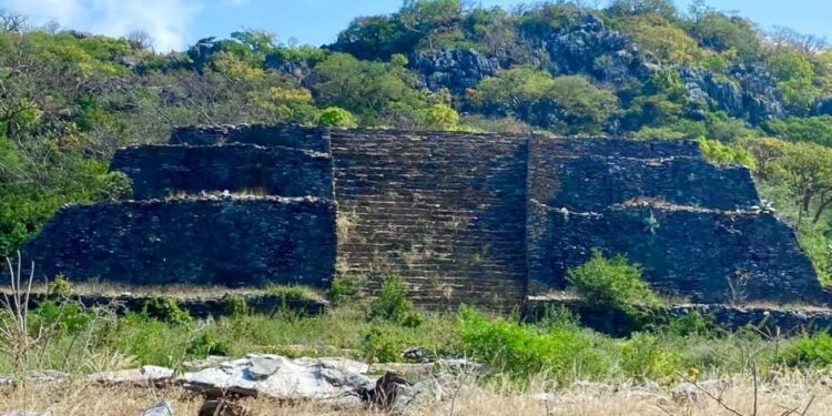 Guiengola, centro ceremonial zapoteco, abandonado y sin protección legal