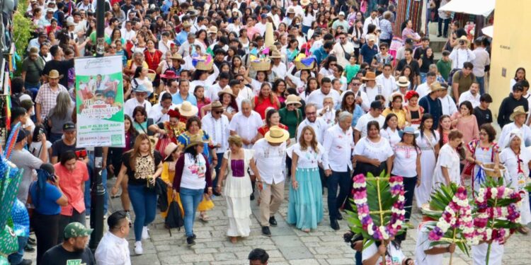 La UABJO se llenó de fiesta con su 4a. Guelaguetza Universitaria