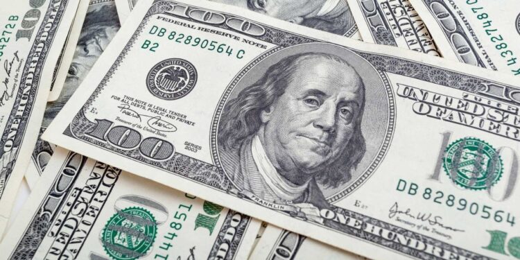 Aprueba EU impuesto de 1% a remesas; ¿cuándo entra en vigor?