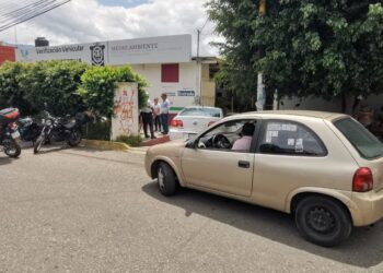 Crisis en verificentros; caos por masa de automovilistas; ¿habrá prórroga?